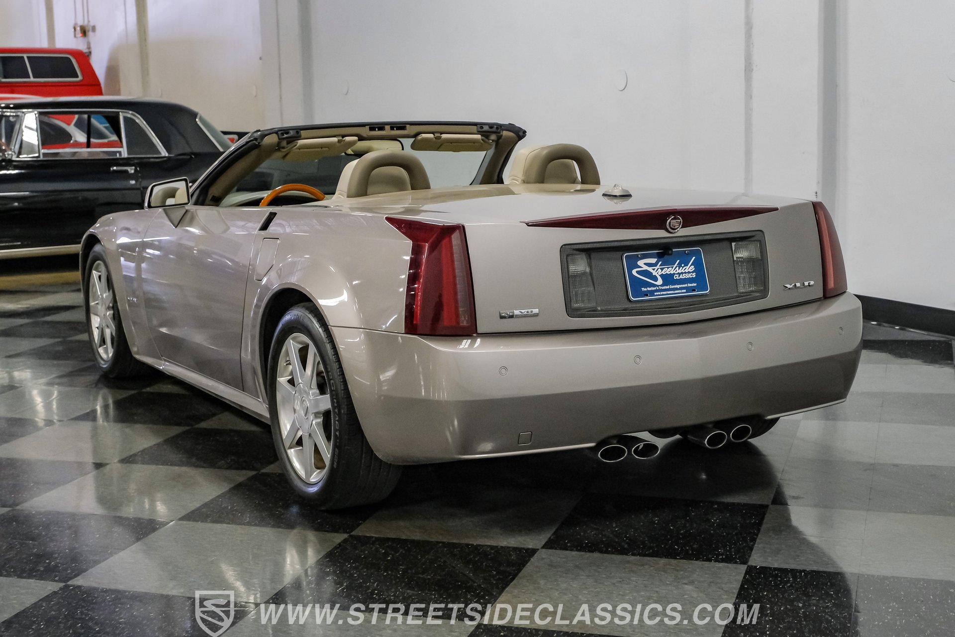 Used 2005 Cadillac XLR RWD image 10