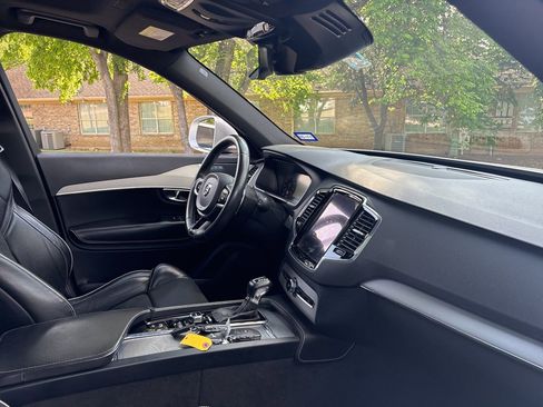 Used 2017 Volvo XC90 T5 R-Design w/ Vision Package image 14