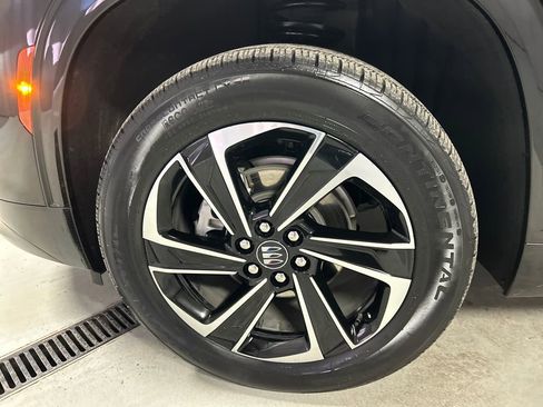 Used 2025 Buick Enclave Sport Touring image 9