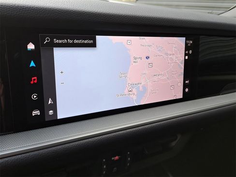 Used 2025 Porsche Cayenne image 31