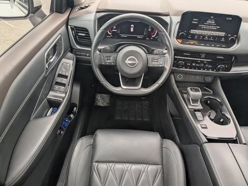 Used 2023 Nissan Rogue Platinum w/ Platinum Premium Package FWD image 16