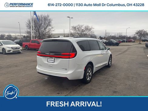 Used 2022 Chrysler Pacifica Limited image 4