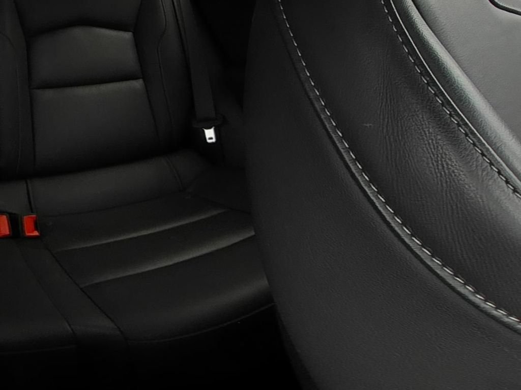 Used 2025 Cadillac XT4 Premium Luxury FWD image 17