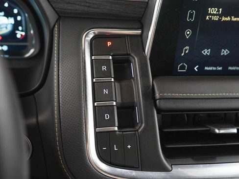 Used 2024 GMC Yukon SLT w/ SLT Luxury Package AWD/4WD image 25