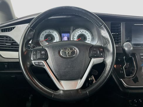 Used 2015 Toyota Sienna SE FWD image 18