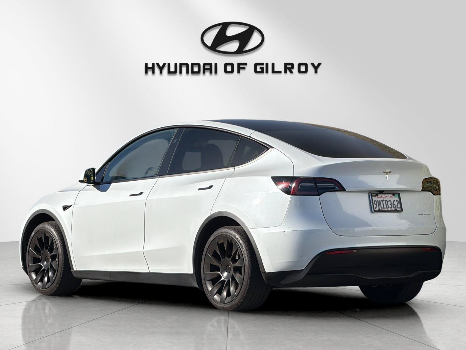 Used 2024 Tesla Model Y Long Range AWD/4WD image 3