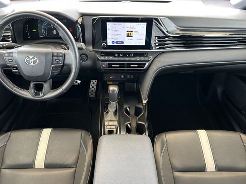 Used 2025 Toyota Camry SE image 13
