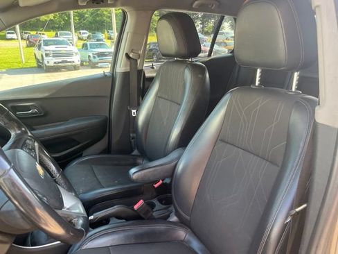 Used 2018 Chevrolet Trax LT w/ LT Convenience Package AWD/4WD image 12