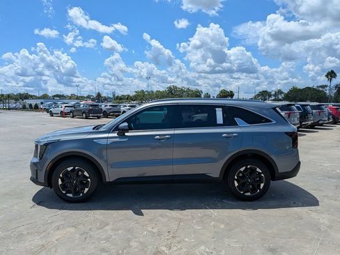Certified 2025 Kia Sorento S FWD image 5