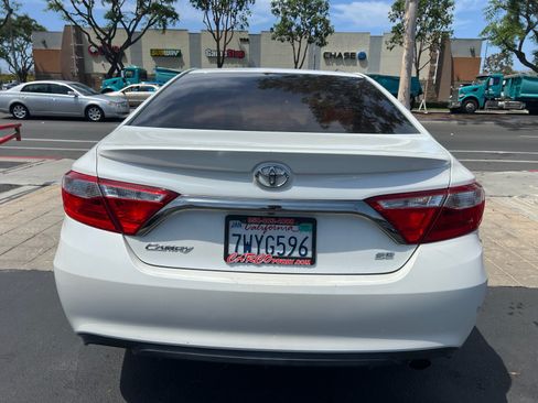 Used 2017 Toyota Camry SE FWD image 3