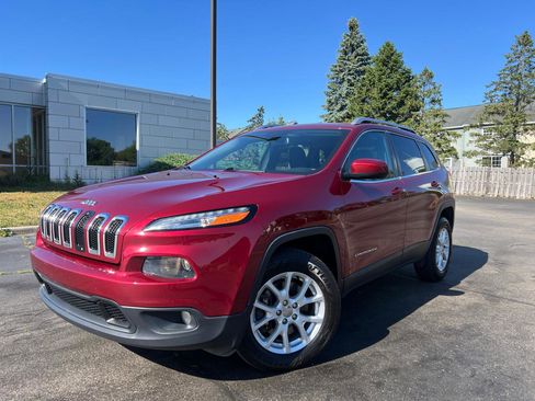Used 2016 Jeep Cherokee Latitude AWD/4WD image 3