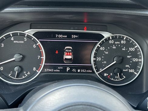 Used 2024 Nissan Rogue SV image 29