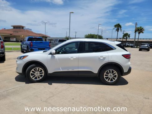 Used 2021 Ford Escape SE w/ Convenience Package image 4