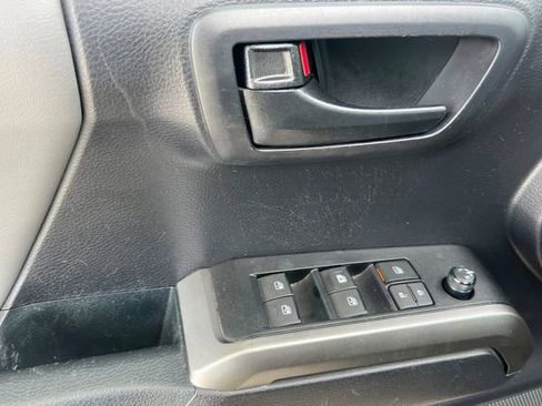 Used 2020 Toyota Tacoma SR5 RWD image 11