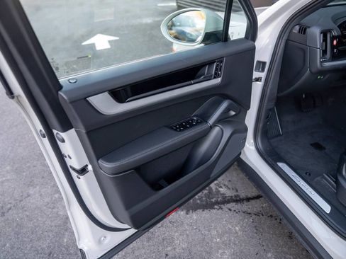 New 2026 Porsche Cayenne Base image 24
