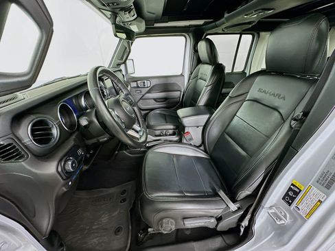 Used 2023 Jeep Wrangler Sahara w/ Cold Weather Group image 13