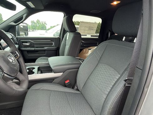 New 2026 RAM 3500 Big Horn AWD/4WD image 17