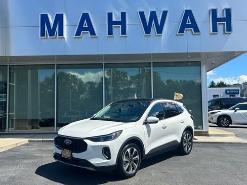 Certified 2023 Ford Escape Platinum w/ Premium Technology Package AWD/4WD image 2