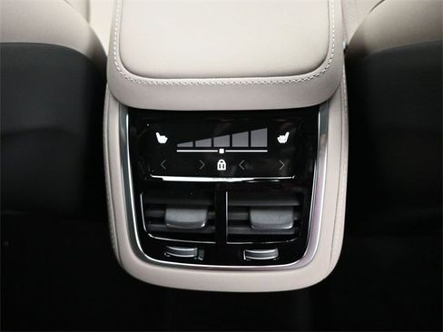 New 2026 Volvo XC90 B6 Plus w/ Protection Package Premier image 34