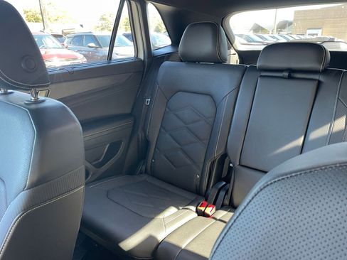 Used 2025 Volkswagen Atlas Cross Sport SE image 35