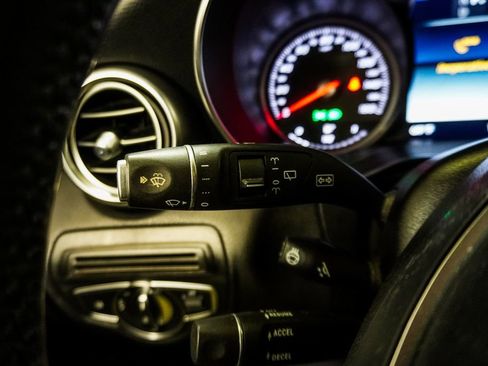 Used 2018 Mercedes-Benz GLC 300 4MATIC w/ Premium Package image 19