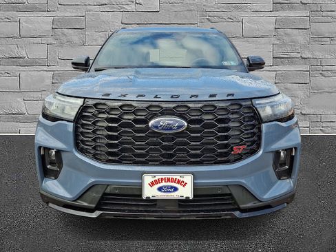 Used 2025 Ford Explorer ST AWD/4WD image 3