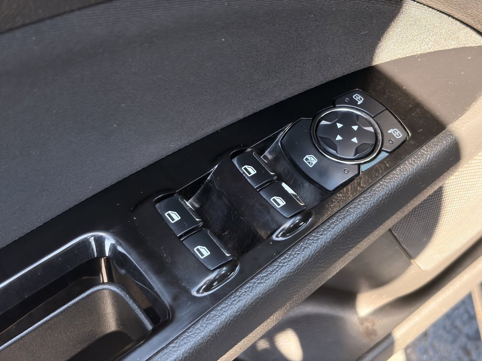 Used 2014 Ford Fusion SE FWD image 21