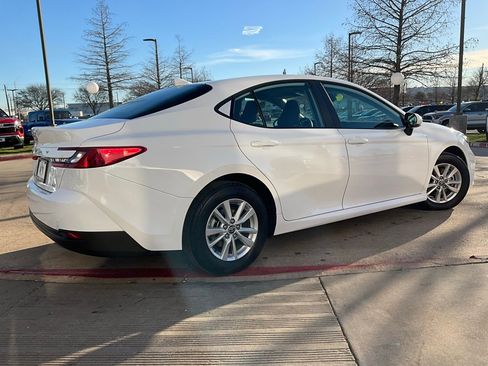 Used 2025 Toyota Camry LE image 6