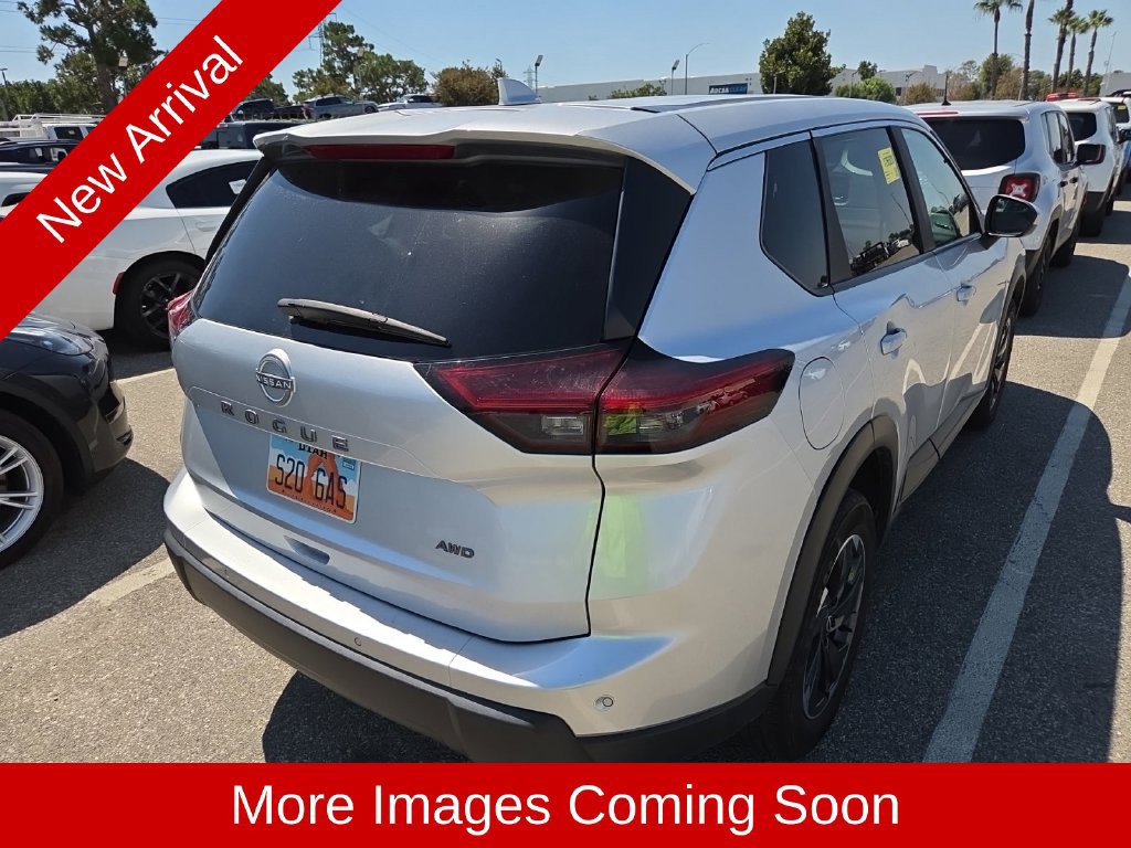 Used 2025 Nissan Rogue SV AWD/4WD image 3