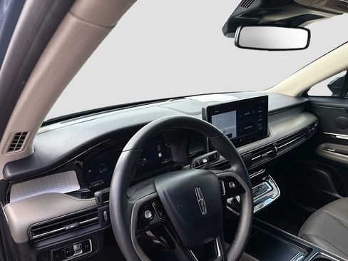 Used 2023 Lincoln Corsair FWD image 11