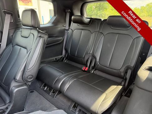 Used 2024 Jeep Grand Cherokee L Limited AWD/4WD image 36