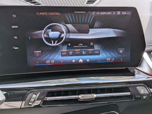 Certified 2025 BMW X1 xDrive28i w/ Technology Package AWD/4WD image 25