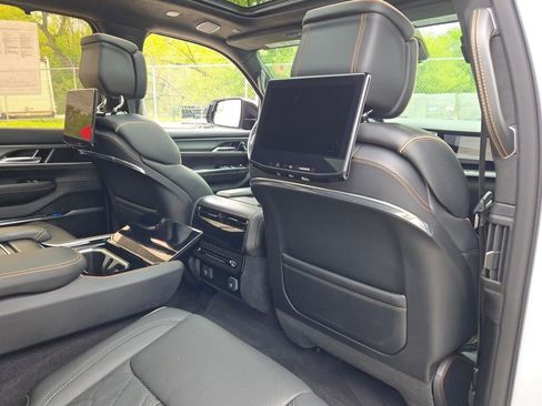 Used 2023 Jeep Grand Wagoneer Series III w/ Rear Seat Video Group 1 AWD/4WD image 11
