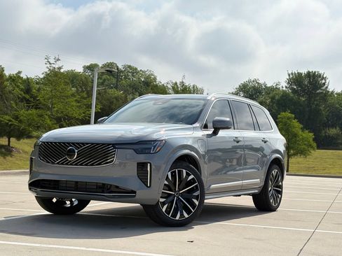 New 2026 Volvo XC90 T8 Ultra w/ Lounge Package AWD/4WD image 2