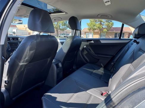 Used 2017 Volkswagen Jetta SE image 13