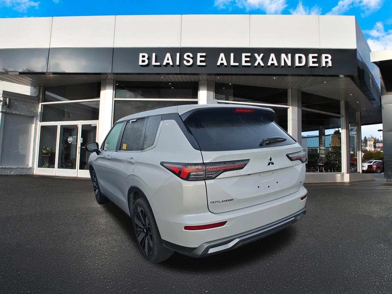 Used 2025 Mitsubishi Outlander SE AWD/4WD image 7