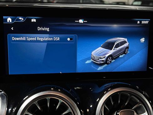 Used 2025 Mercedes-Benz GLB 250 4MATIC image 33