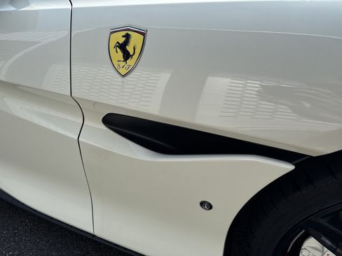 Used 2019 Ferrari Portofino RWD image 25