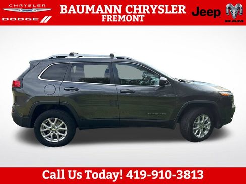 Used 2016 Jeep Cherokee Latitude w/ Safety/Convenience Group AWD/4WD image 7