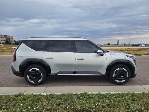 Used 2024 Kia EV9 Land AWD/4WD image 7