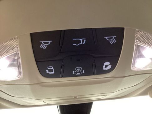 Used 2017 Chrysler Pacifica Touring FWD image 23