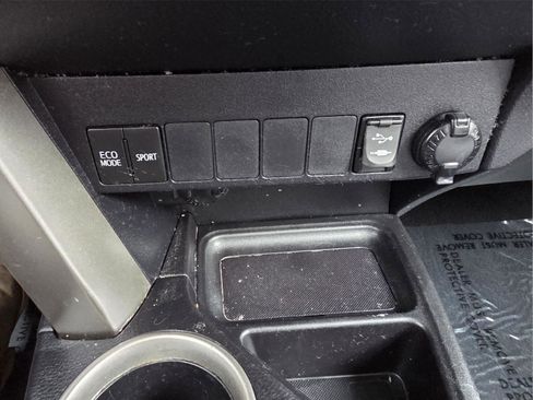 Used 2014 Toyota RAV4 XLE image 23