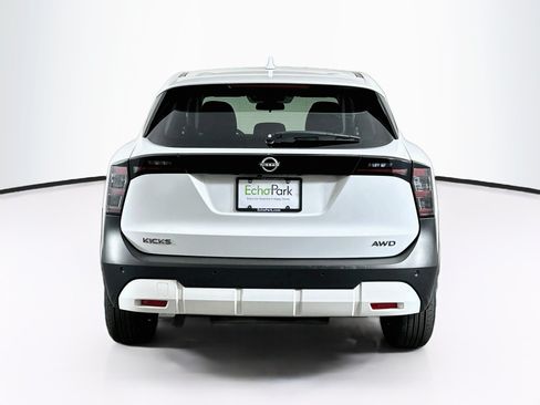 Used 2025 Nissan Kicks SV AWD/4WD image 7