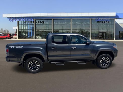 Used 2022 Toyota Tacoma TRD Sport w/ Black Out Package (TMS) AWD/4WD image 5