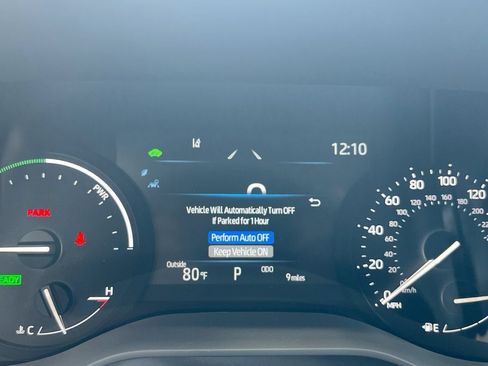 Used 2026 Toyota Sienna XLE FWD image 4