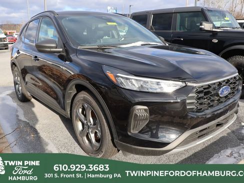 Used 2025 Ford Escape ST-Line w/ Tech Pack #1 FWD image 1