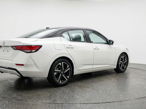 Used 2025 Nissan Sentra SV image 7