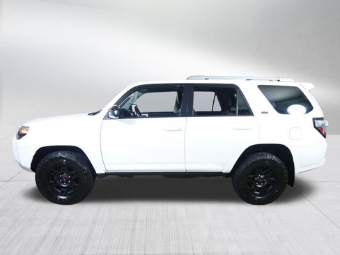 Used 2014 Toyota 4Runner SR5 AWD/4WD image 4