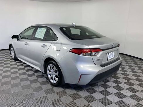 Used 2025 Toyota Corolla LE FWD image 6