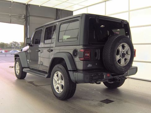 Used 2018 Jeep Wrangler Unlimited Sport S AWD/4WD image 3